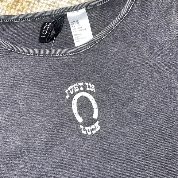 NWT gray baby tee size XS “Just in luck” 🍀🐴 H&M - Picture 4 of 4